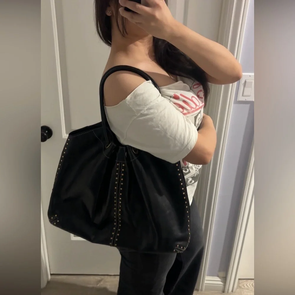 🍎🍎SOLD🍎🍎Black Leather Studded Tote Bag, Michael Kors - Picture 3 of 11
